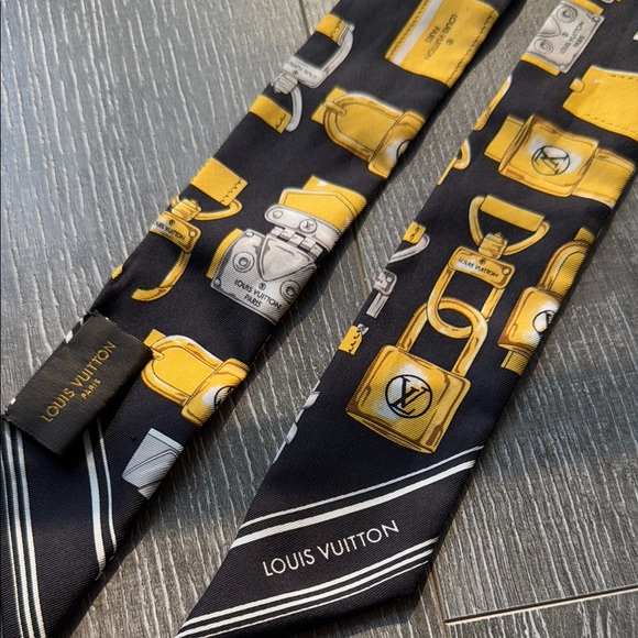 Louis Vuitton Black and yellow bandeau, 100% silk. Made in Italy. - Picture 4 of 9